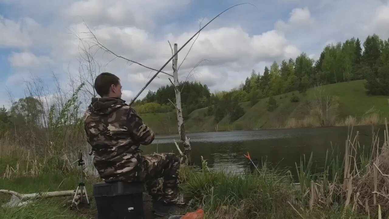 Красный пруд измайлово. Глубоченский пруд рыбалка. Рыбалка на прядчино амурская область. Рыбалка на пруду видео. Зимняя рыбалка на карася на прудах.