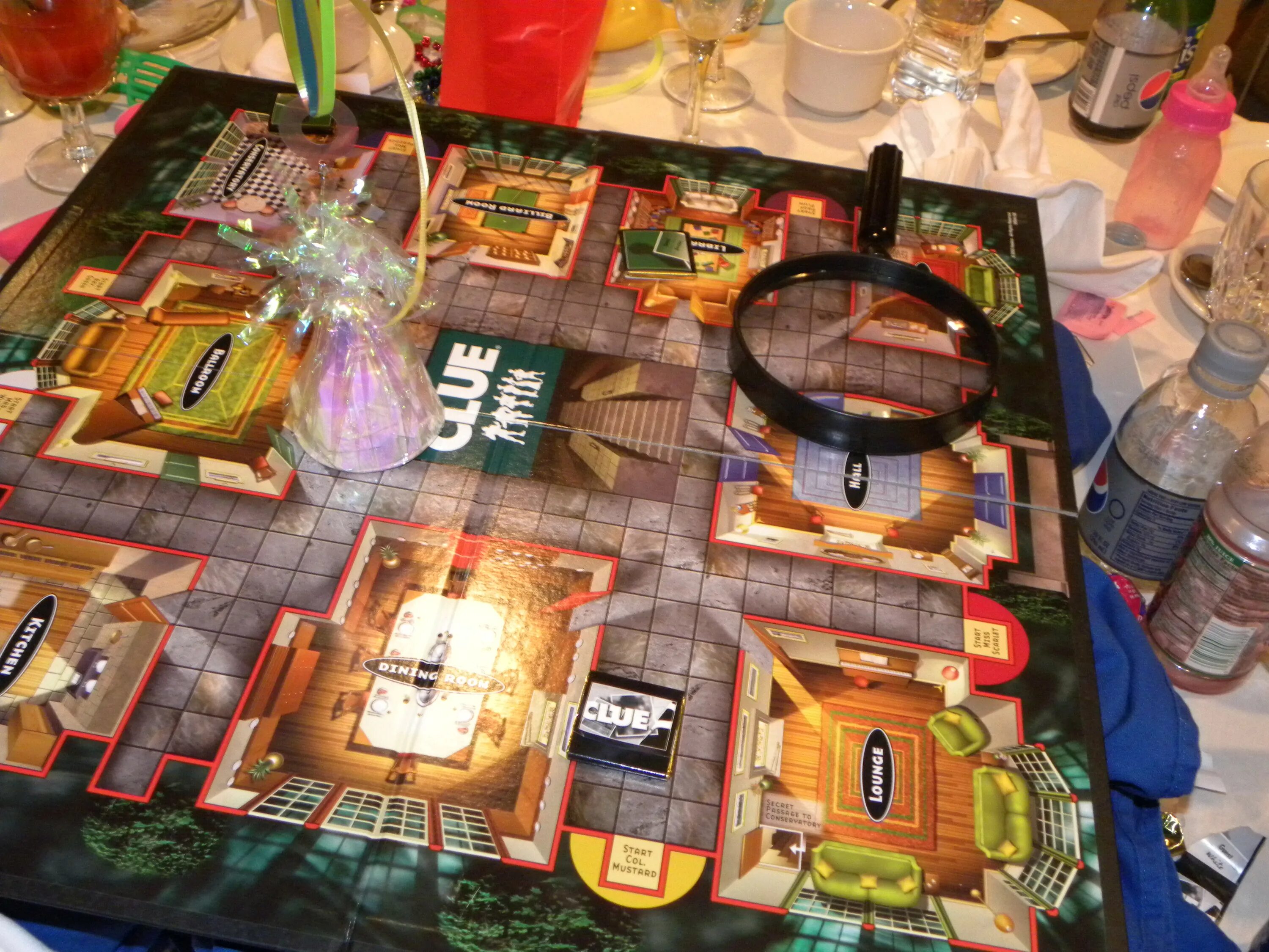 Table games have. Cluedo table. стол для настольных игр. настольная игра стол с вкусняшками. пати игра настольная.
