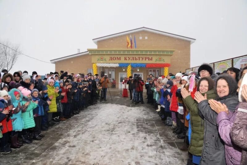 дк моряков на гутуевском острове. остров псковской области. остров дом культуры. остров дом культуры. дк остров.