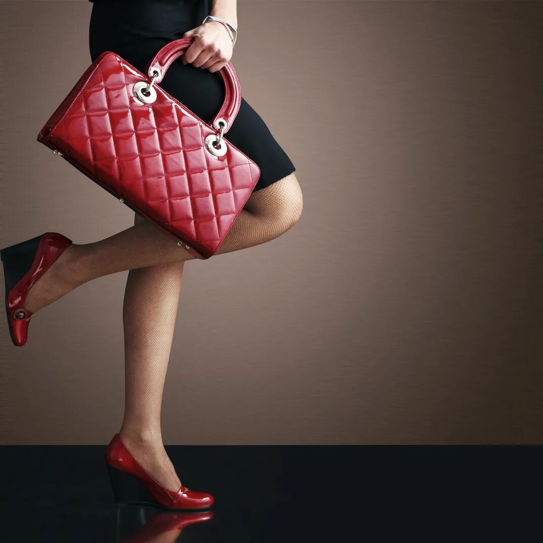 Сумка для обуви. Набор туфли и сумка. Женская сумка и туфли. Девушка с сумкой. Модная обувь и сумки.
