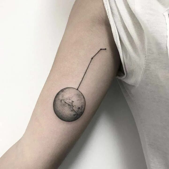 Планета марс тату. Mars tattoo. Планета меркурий татуировка. Тату меркурий. Татуировка марс планета.