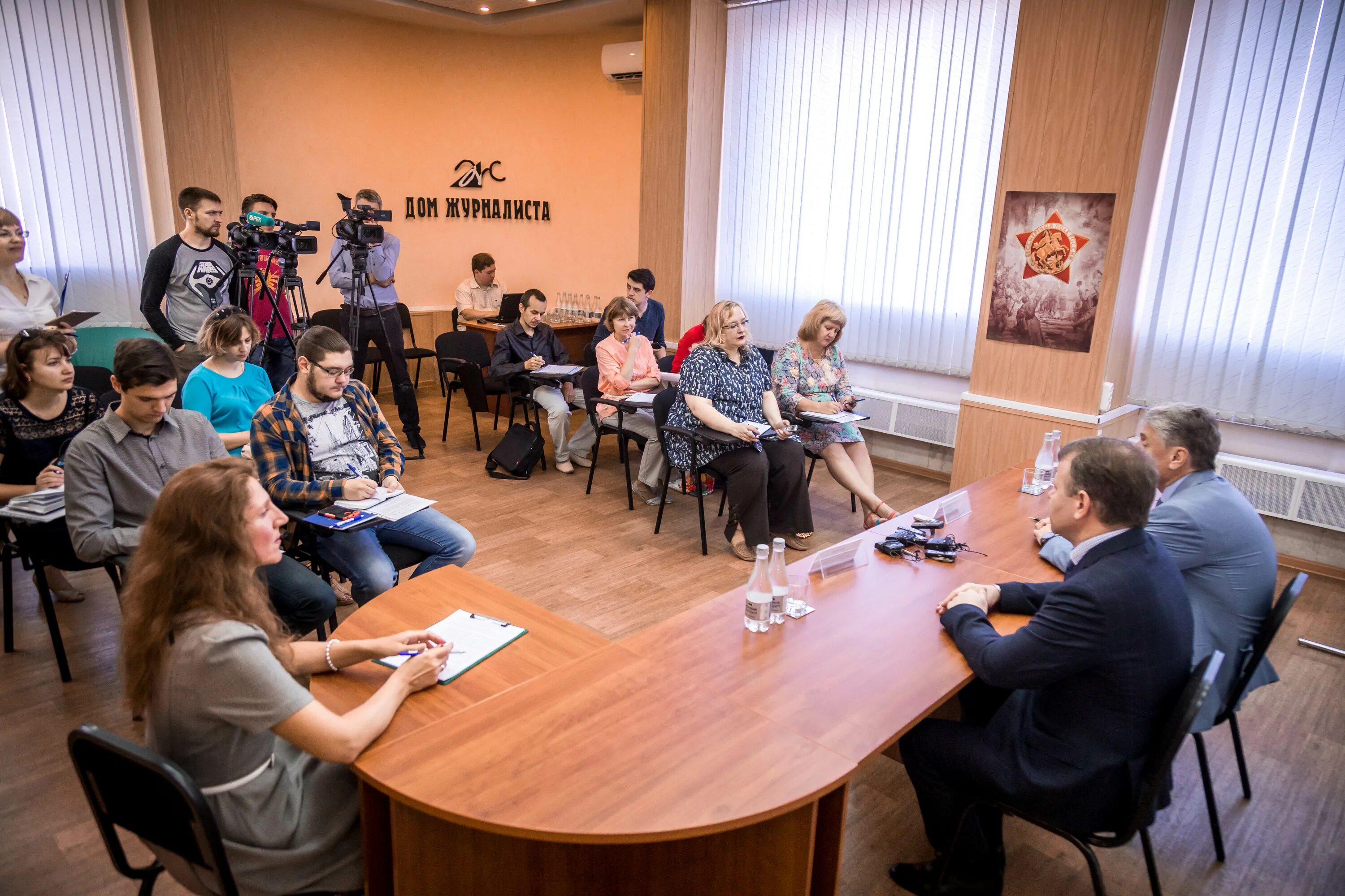 Омскэнерго работа. Омскэнерго рафаэль. Россети сибирь омскэнерго. Омскэнерго работа. Капитонов сергей владимирович омскэнерго.