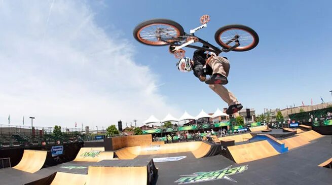 Дэйв мирра бмх. Dave велосипед. Бмх трюк вилли. Dave mirra gold bmx. Dave mirra gold bmx.