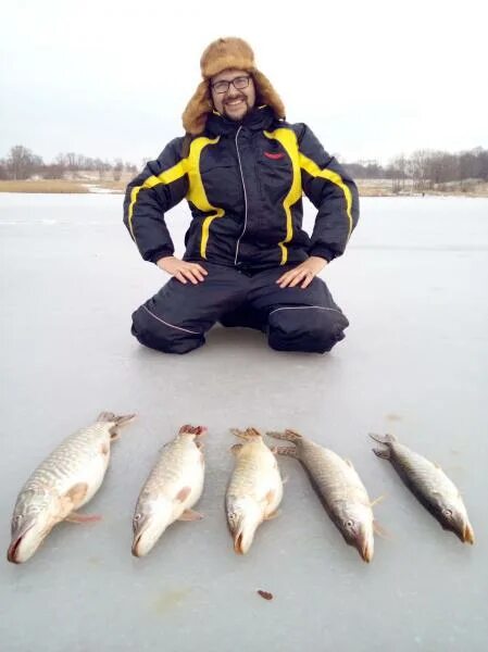 Рыбалка калининград вконтакте. Зимняя рыбалка. Яновский пруд зимняя рыбалка. Рыбалка в Калининграде зимой. Зимняя рыбалка картинки.