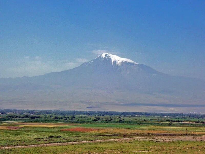 Гора Арарат. Гора Арарат в Армении. Армения в сентябре Арарат. Гора Арарат летом. Арарат находится в армении