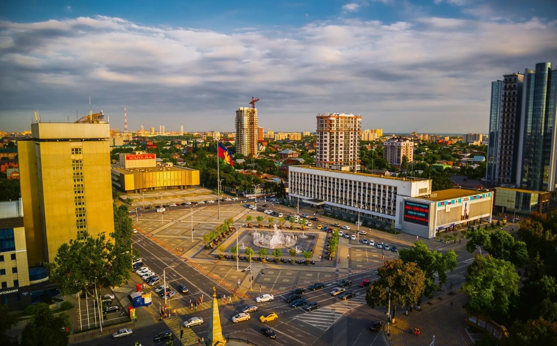 Где красиво в краснодаре. Центральная площадь Краснодара. Театральная площадь Краснодар. Южная столица Краснодар. Административный центр — город Краснодар..