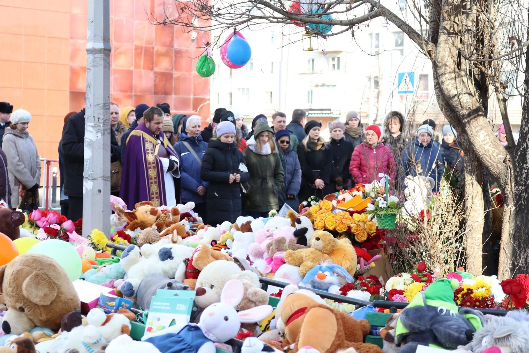 Купить в кемерово сегодня. ТЦ зимняя вишня Кемерово. Город Кемерово зимняя вишня. Город Кемерово ТЦ зимняя вишня. Трагедия в ТЦ зимняя вишня.