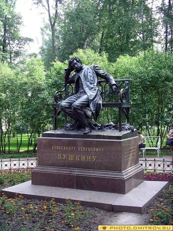 Памятник поэту. Памятники Писателям в Санкт-Петербурге. Памятники Писателям в СПБ.