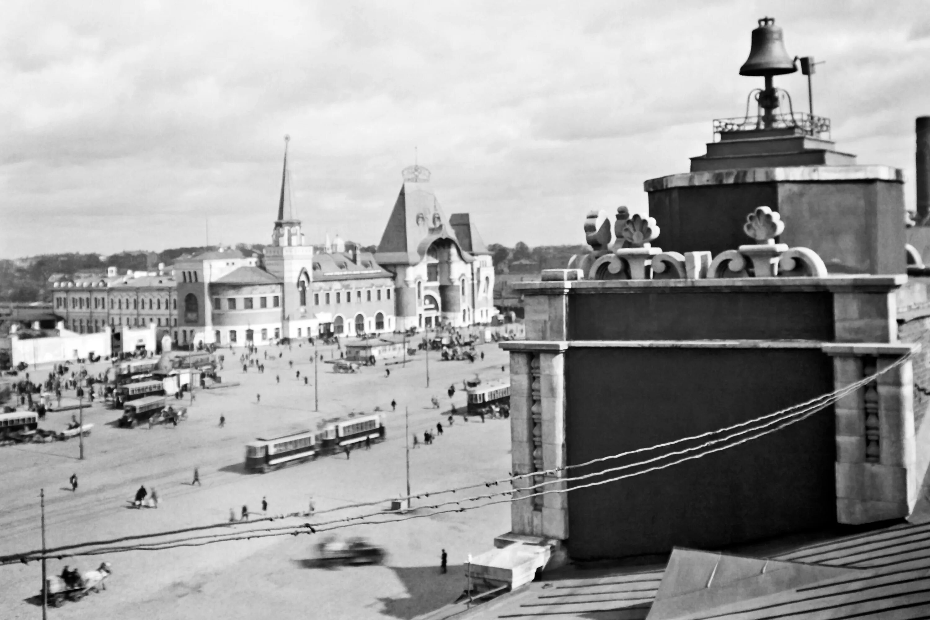Сухаревка площадь. Красная площадь 1927. Парад 1922 на красной площади. Ленинград 1925. Кирпичная трибуна 1922 архитектор маят красная площадь.