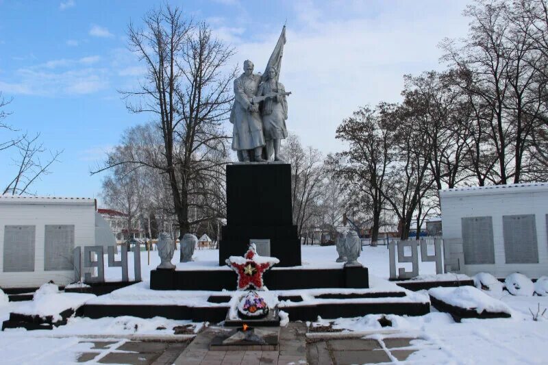 Дубровский мост двулучное. Двулучное валуйский. Братская могила советских воинов белгород. Село двулучное белгородская область. Двулучное.