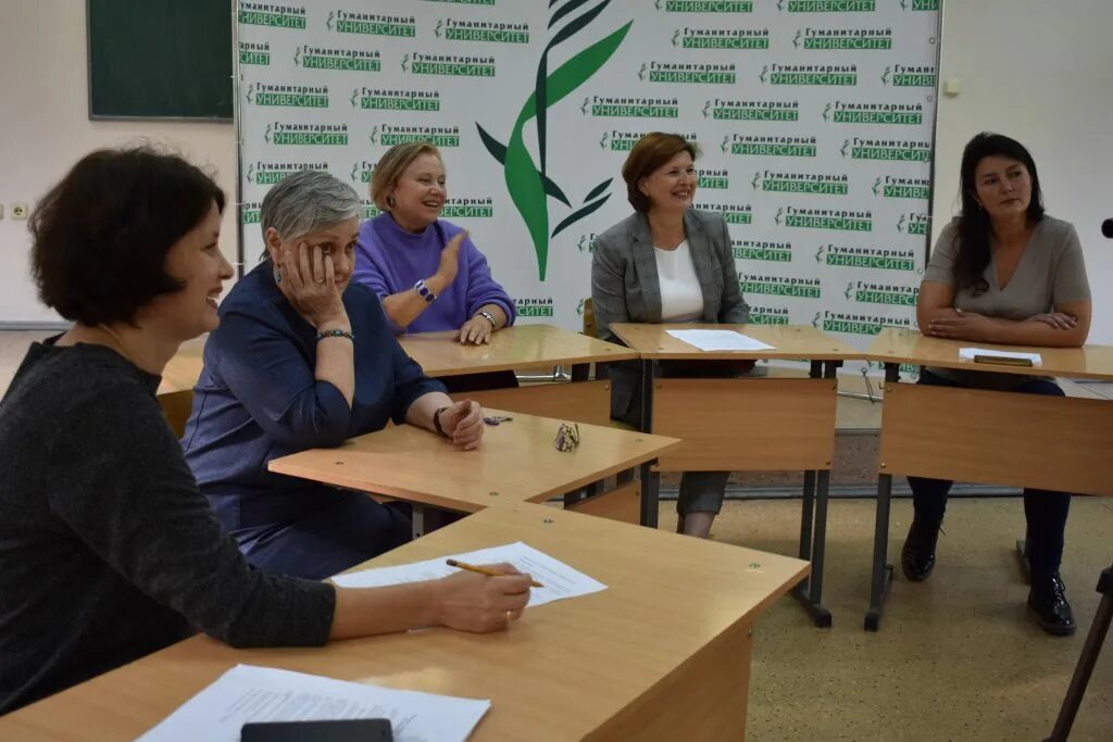 Гуманитарная аспирантура. Вэгу аспирантура. Аспирантура в россии. Выпускница аспирантуры. Вручение дипломов аспирантам.