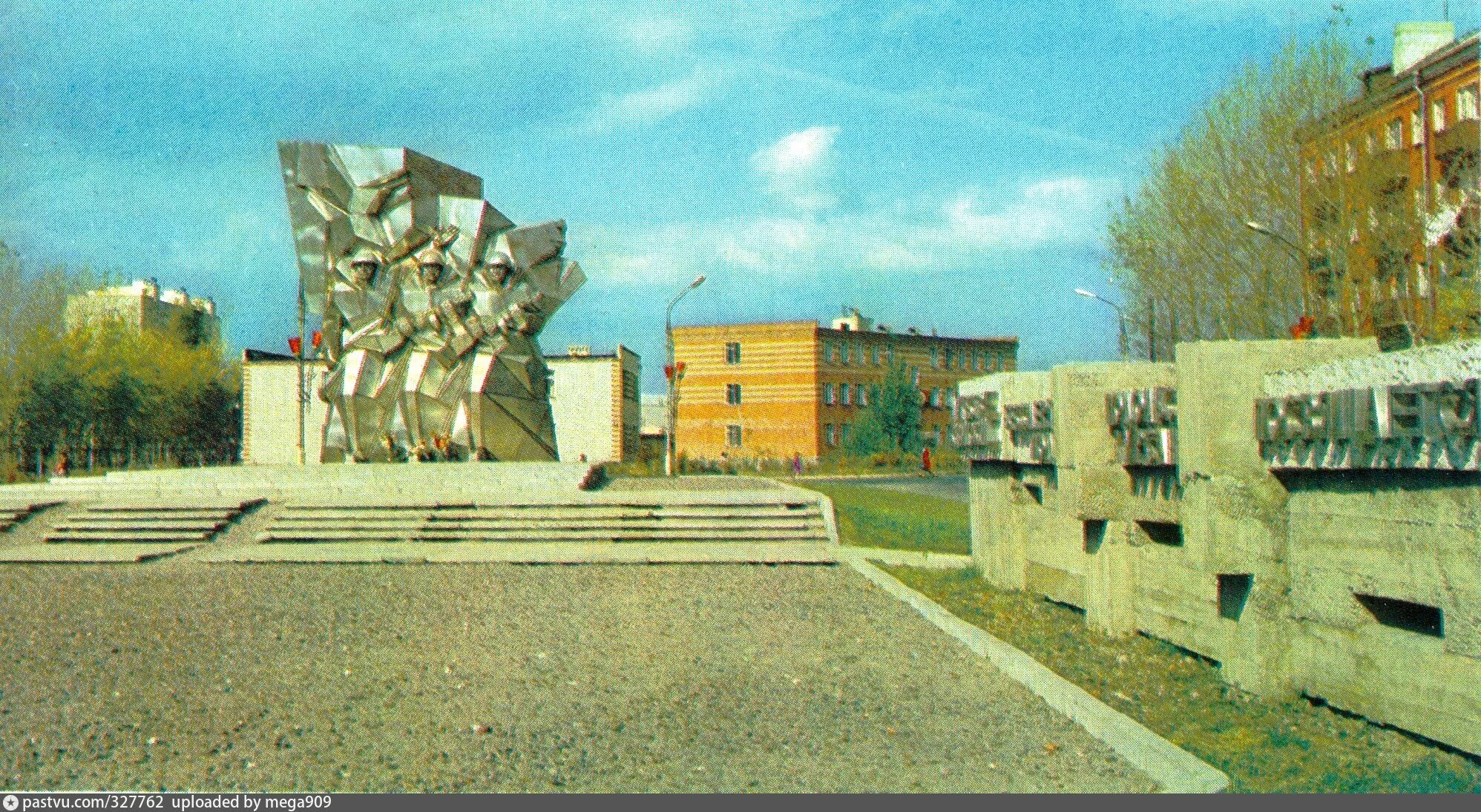 Подольских курсантов 29. Подольские курсанты статуя. Макс сквер подольских курсантов. Ильинские рубежи калужская область музей. Подольских курсантов 29.