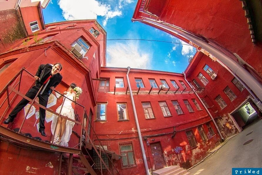 красный дворик. минск дворы колодцы. красный дворик немига. красная улица минск. красный дворик немига.