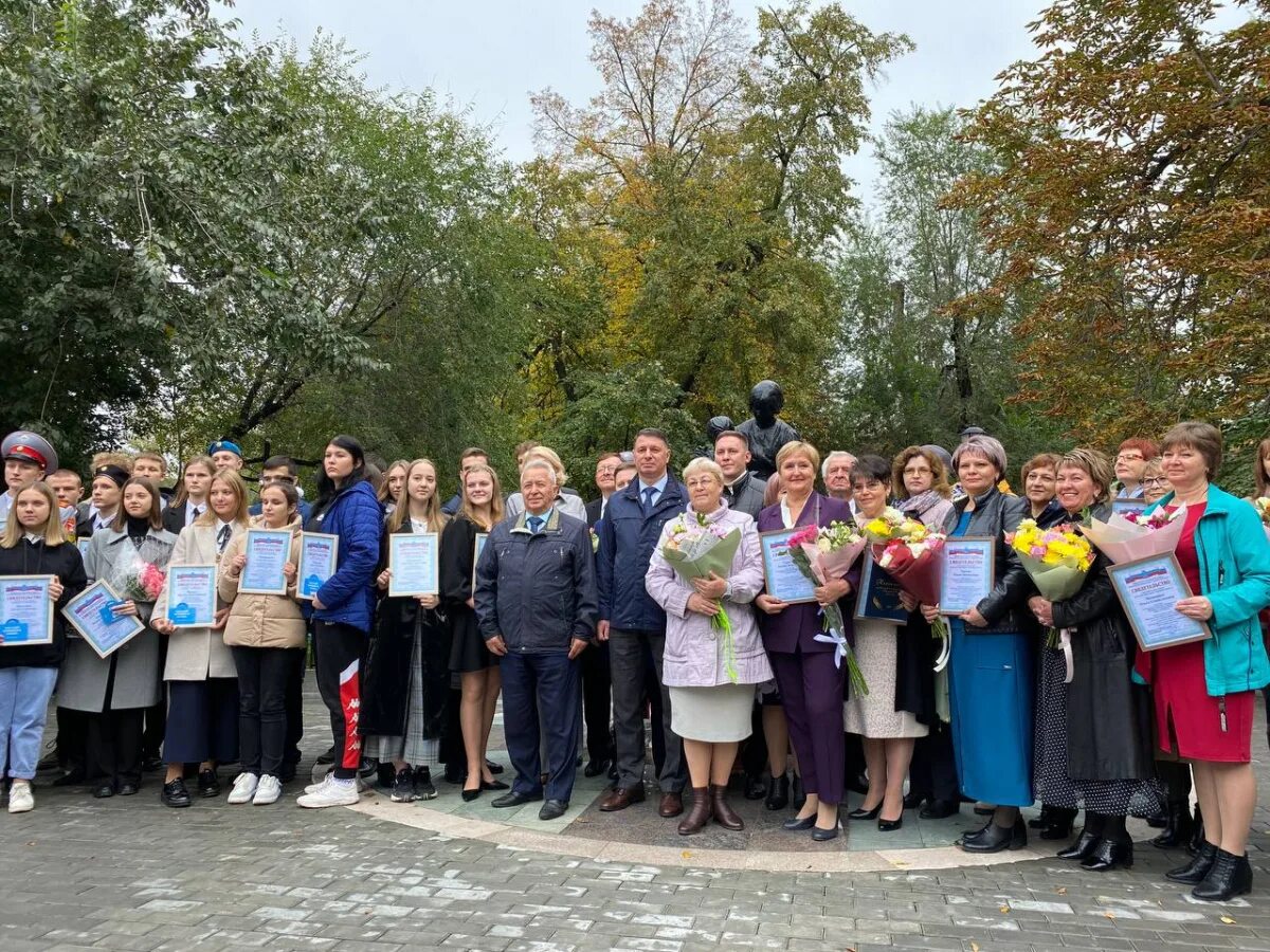 Новости 5 октября. Сертификат на день учителя. 36 школа нижнекамск учителя. Самара 5. Вручение сертификатов самозанятым.
