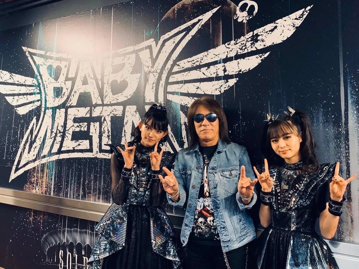 Babymetal yui. Yui mizuno babymetal. Babymetal moametal. Pink tape lil uzi vert обложка. Юи мидзуно.