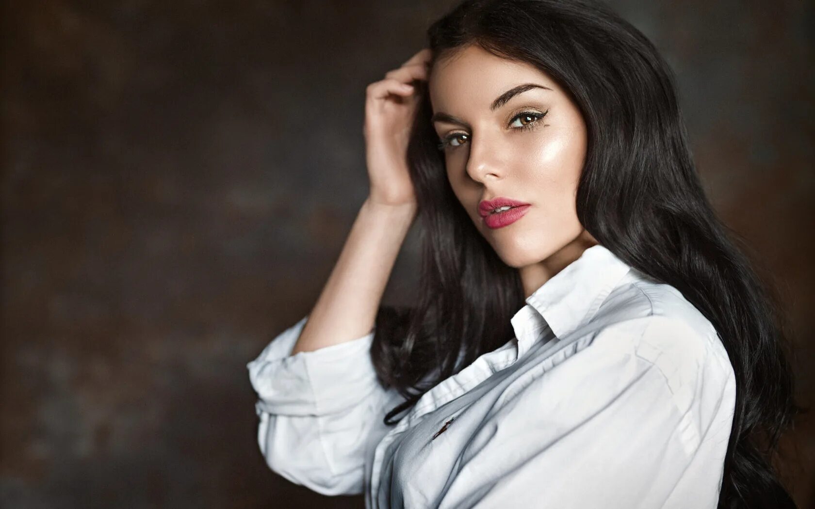 Брюнетка в белом фото Cele Mai Noi Hituri Octombrie 2019 Cel Mai Popular Mix Toamna 2019 Muzica Noua 2
