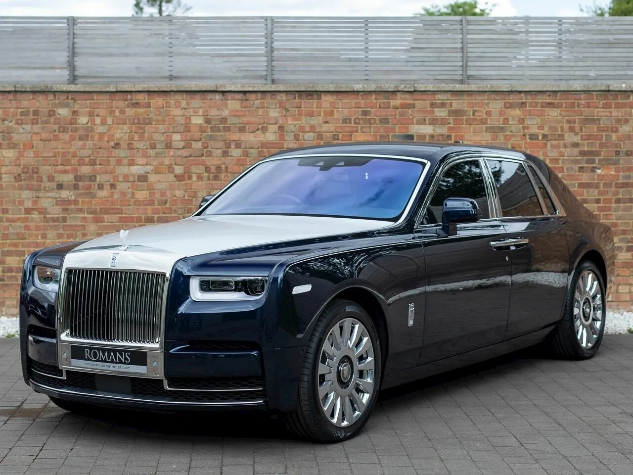 Сколько рублей стоит новый. Rolls Royce Phantom. Роллс Ройс Фантом 2019. Rolls Royce Phantom 2022. Новый Rolls-Royce Phantom VIII..