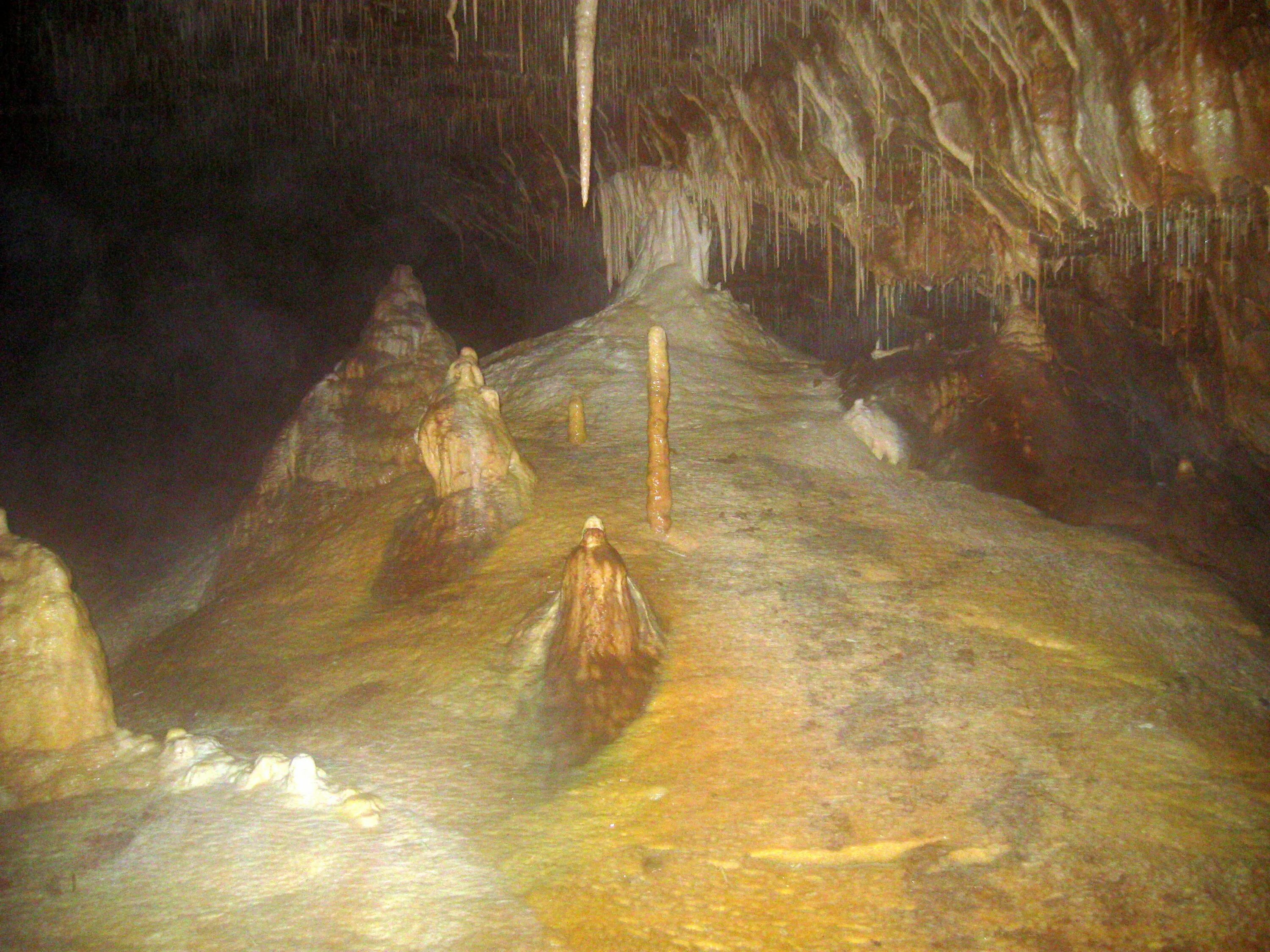 октябрьская пещера алматы. пещера октябрьская башкирия схема. пещера октябрьская башкирия. хлебодаровская пещера. октябрьские пещеры кутамыш.