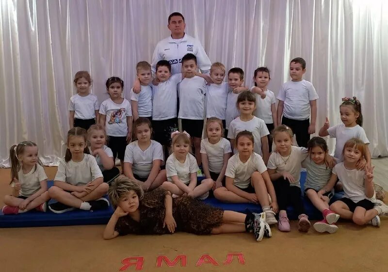 Интернат аксарка приуральский район. Образования лабытнанги. Учителя 5 школы города лабытнанги. Управление образования лабытнанги. Учитель года лабытнанги.