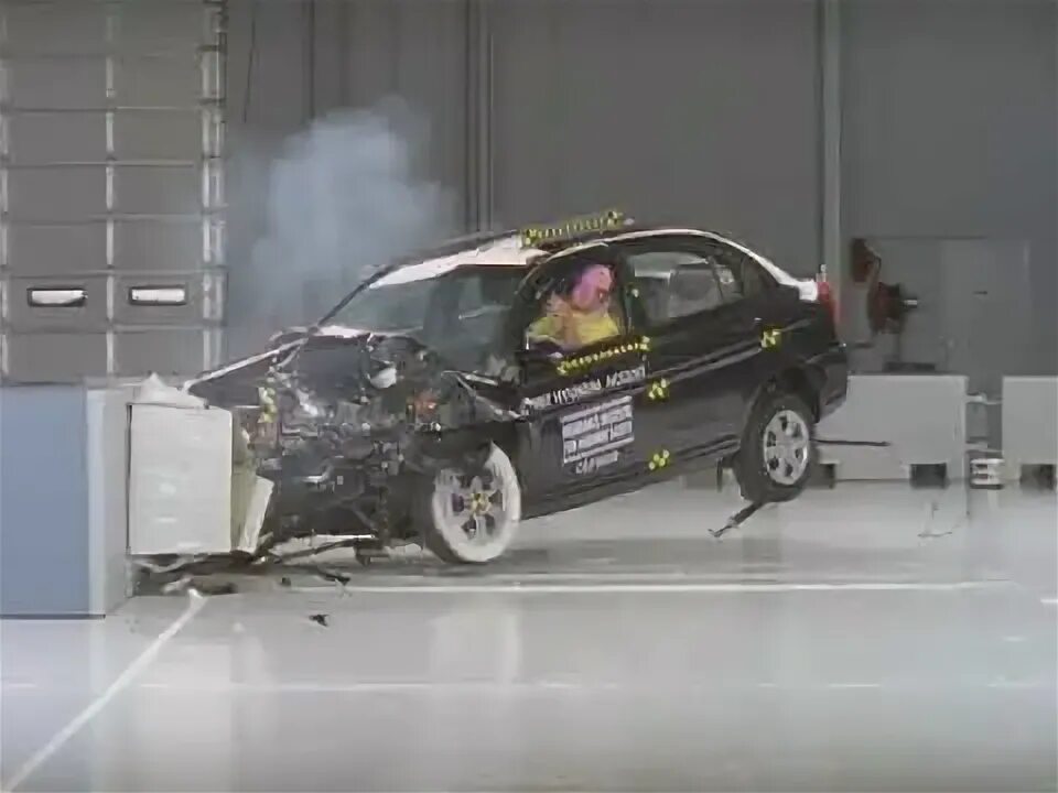 1997 hyundai crash test. Lamborghini crash. Краш тест об столб. Краштест автомобиль. Самая лучшая машина на краш тесте.