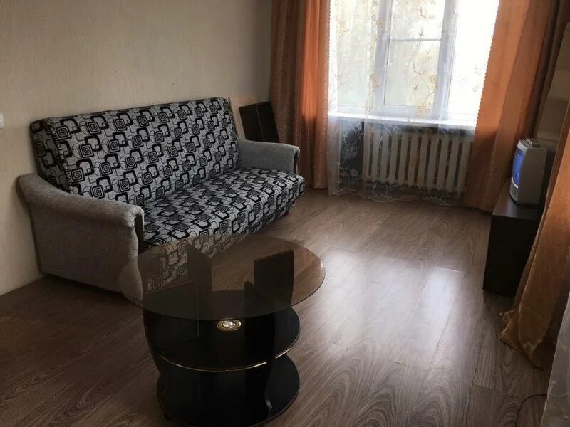 Авито санкт-петербург. Квартира по суточно тосно. Сниму посуточно тосно. Однокомнатная квартира на сутки. Квартиры невский район кино.