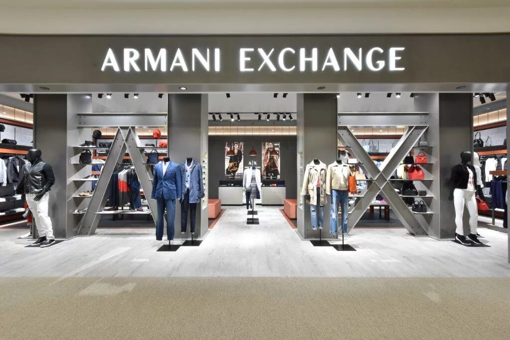 Армани эксчендж одежда. Armani Exchange аутлет. Одежда a x Armani Exchange.