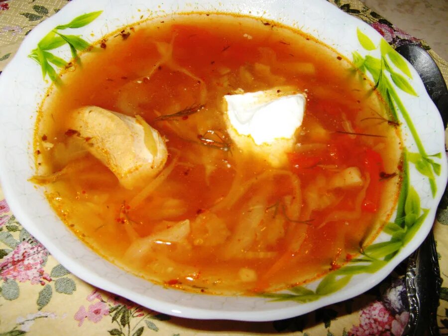 Как варить кислые щи из квашеной. Щи из квашеной капусты индейкой. вкусные щи из кислой капусты. щи с перцем. вкусные щи из квашеной капусты.