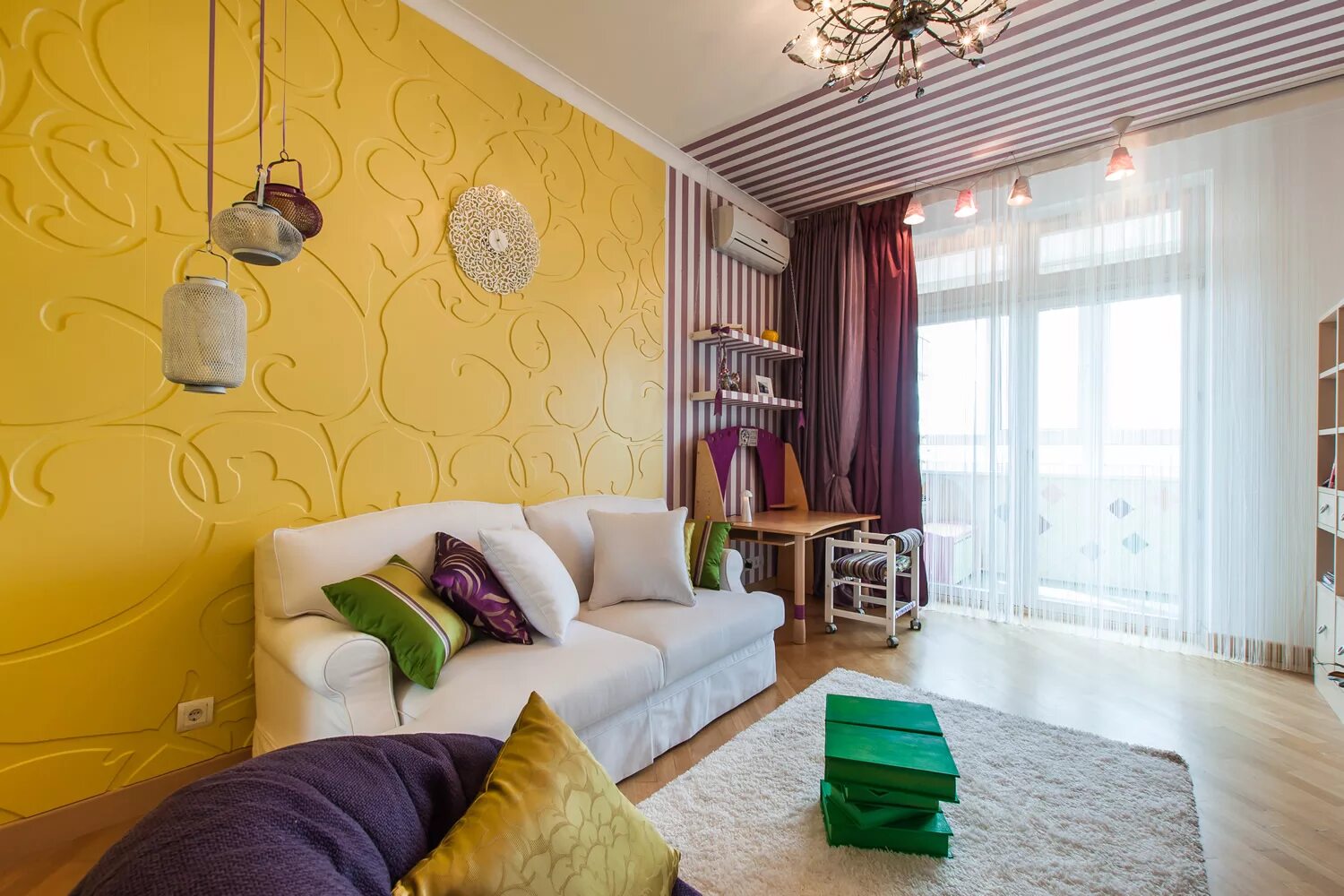 Покрашенные стены в гостиной. Желтые стены в интерьере. Гостиная в желтом цвете. Акцентная стена в интерьере. Покрашенные стены в интерьере.