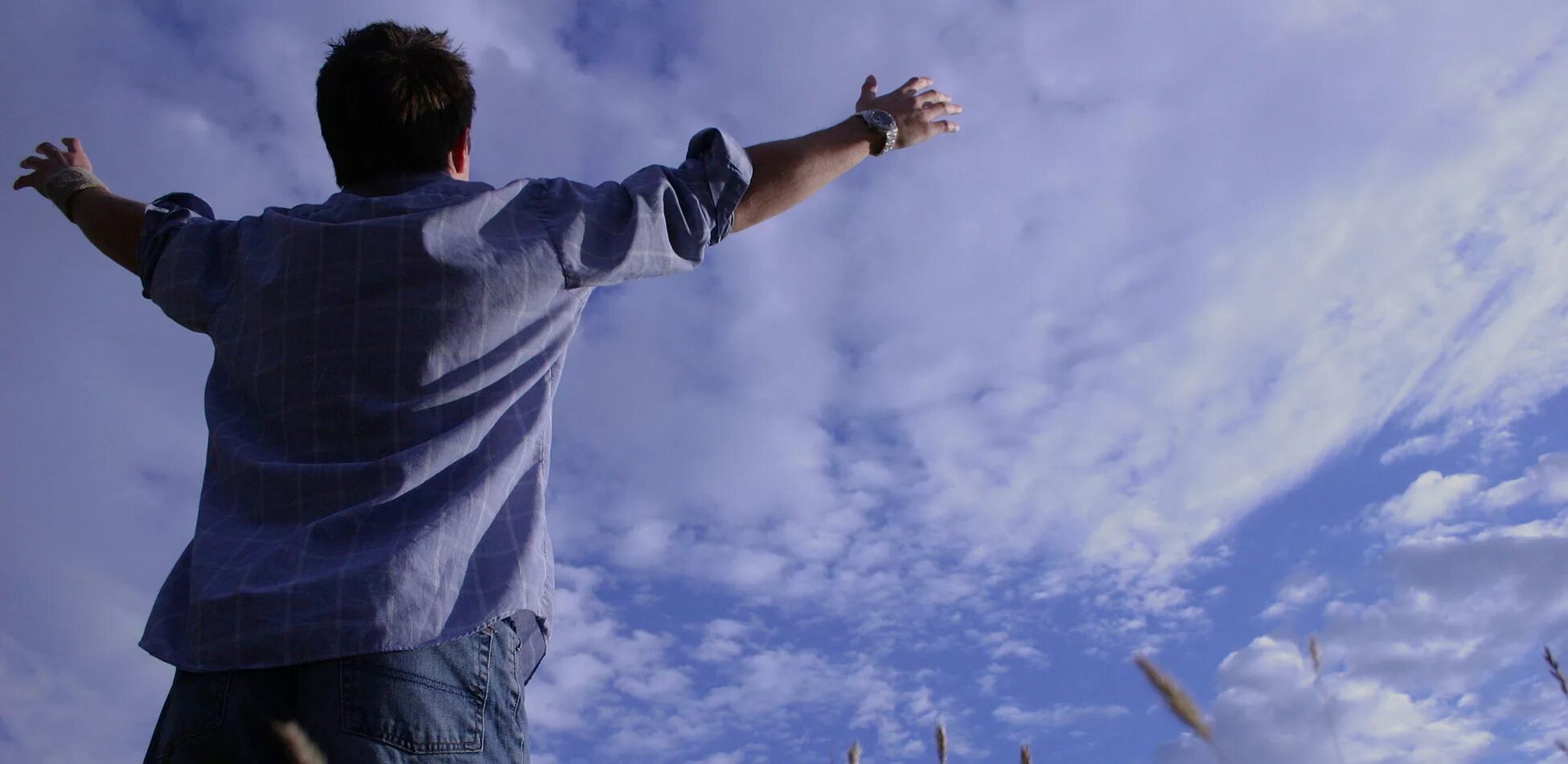 поклонение богу христианское. христианский концерт. толпа верующих. прославление бога. прославление бога.