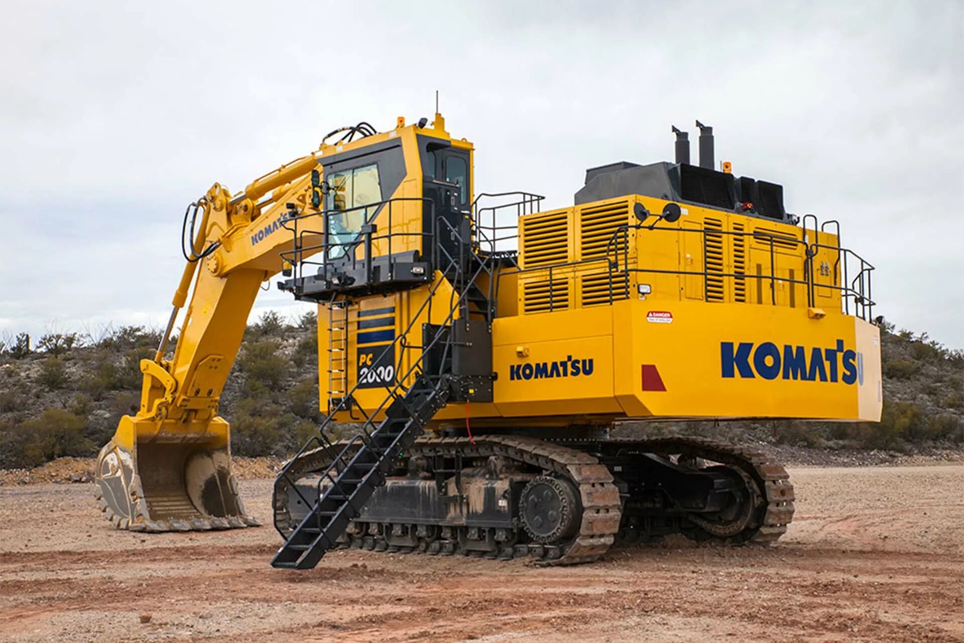 Экскаваторы комацу характеристики. Komatsu pc2000. Комацу 2000 экскаватор. Экскаватор Коматсу PC 3000. Коматсу PC 2000.