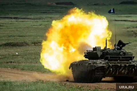 Бой танка с колонной видео