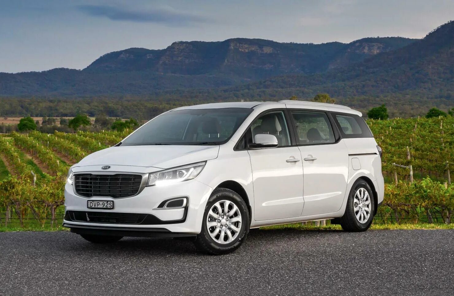 Купить новый карнивал. Kia Carnival 2018. Минивэн Киа Карнивал 2018. Kia Carnival 2019. Kia Carnival 20.