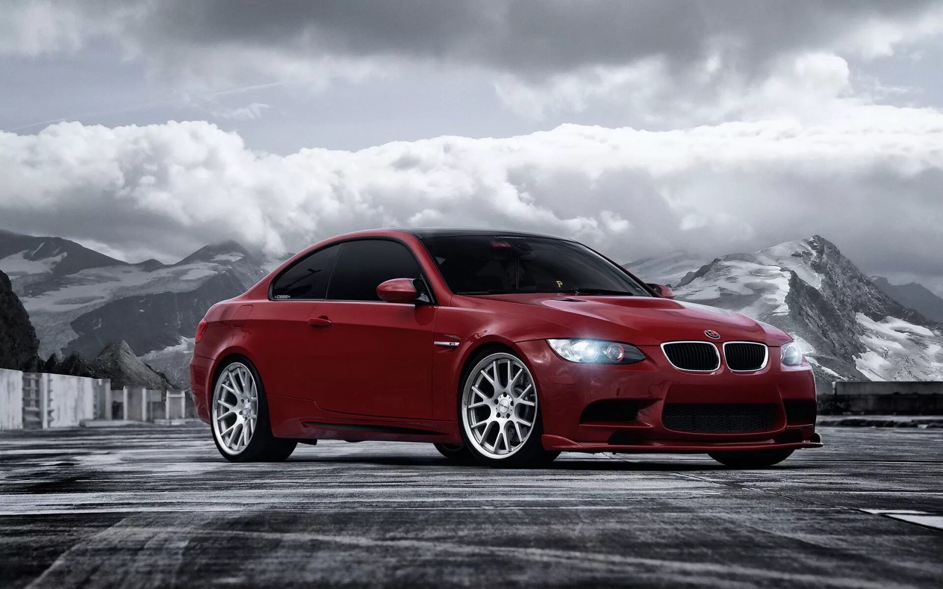 Обои рабочий автомобиль. BMW m3 e92 красная. BMW m3 белая. BMW m3 Coupe 1600x900.