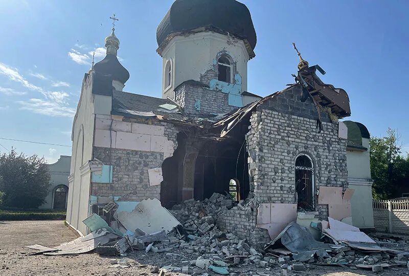 Иверский монастырь аэропорт донецк. Разрушение святогорской лавры. Разрушенный монастырь донецка. Монастырь иверской божьей матери донецк. Разбомбили монастырь.