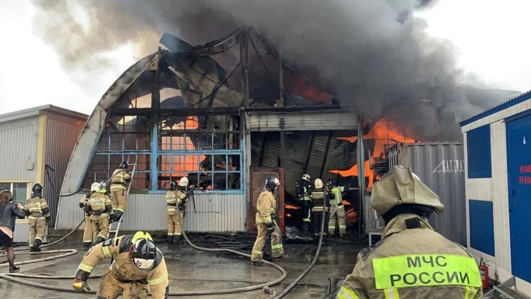 Пожар в батайске сегодня сейчас. Что горит в батайске сейчас. Пожар в батайске 2023. Пожар в батайске сегодня. Что сегодня горело в батайске.