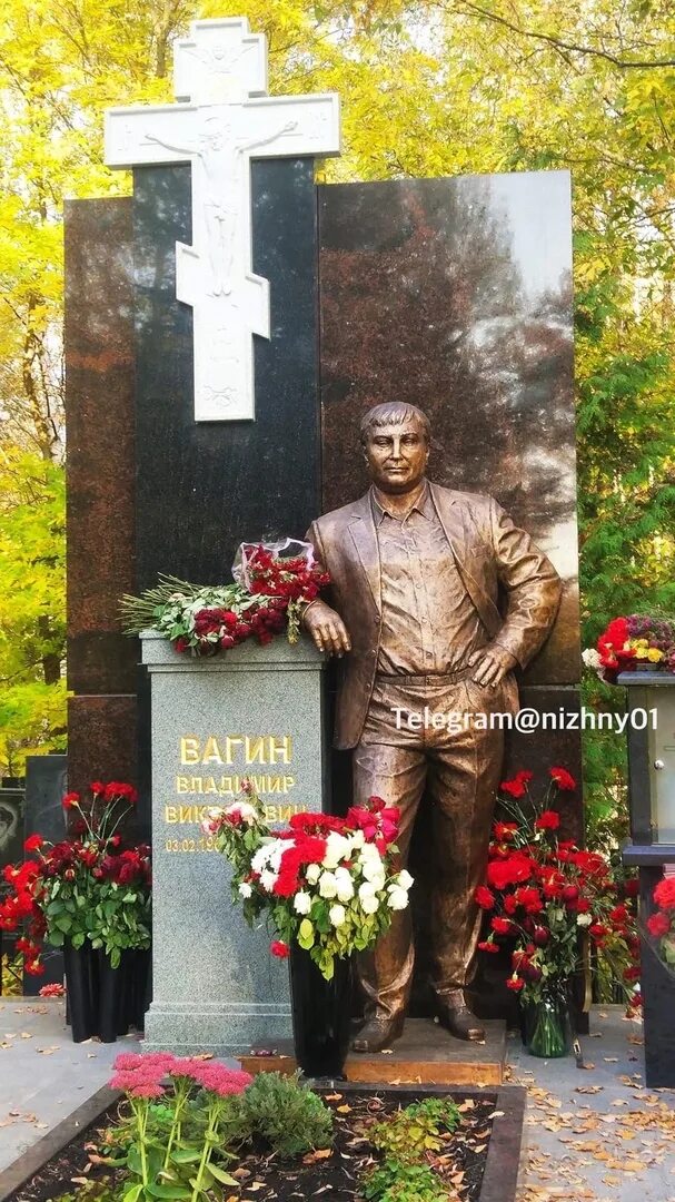 Могилы воров в законе Нижний Новгород. Вагон авторитет Нижний Новгород памятник.