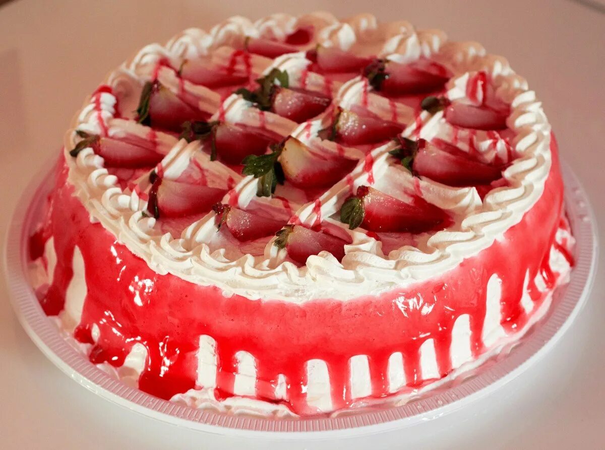 торт с поцелуем фото. декор торта для влюбленных. торт клубничный поцелуй. тортик с поцелуями. тортик с поцелуями.