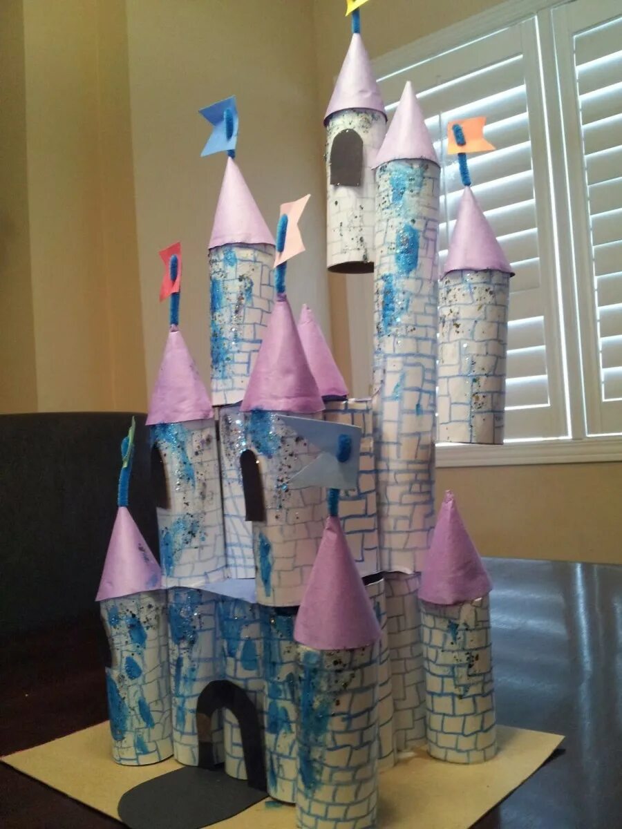 замок поделка. поделка замок из картона. картонный замок. замок из картонных втулок. замок из туалетной бумаги.