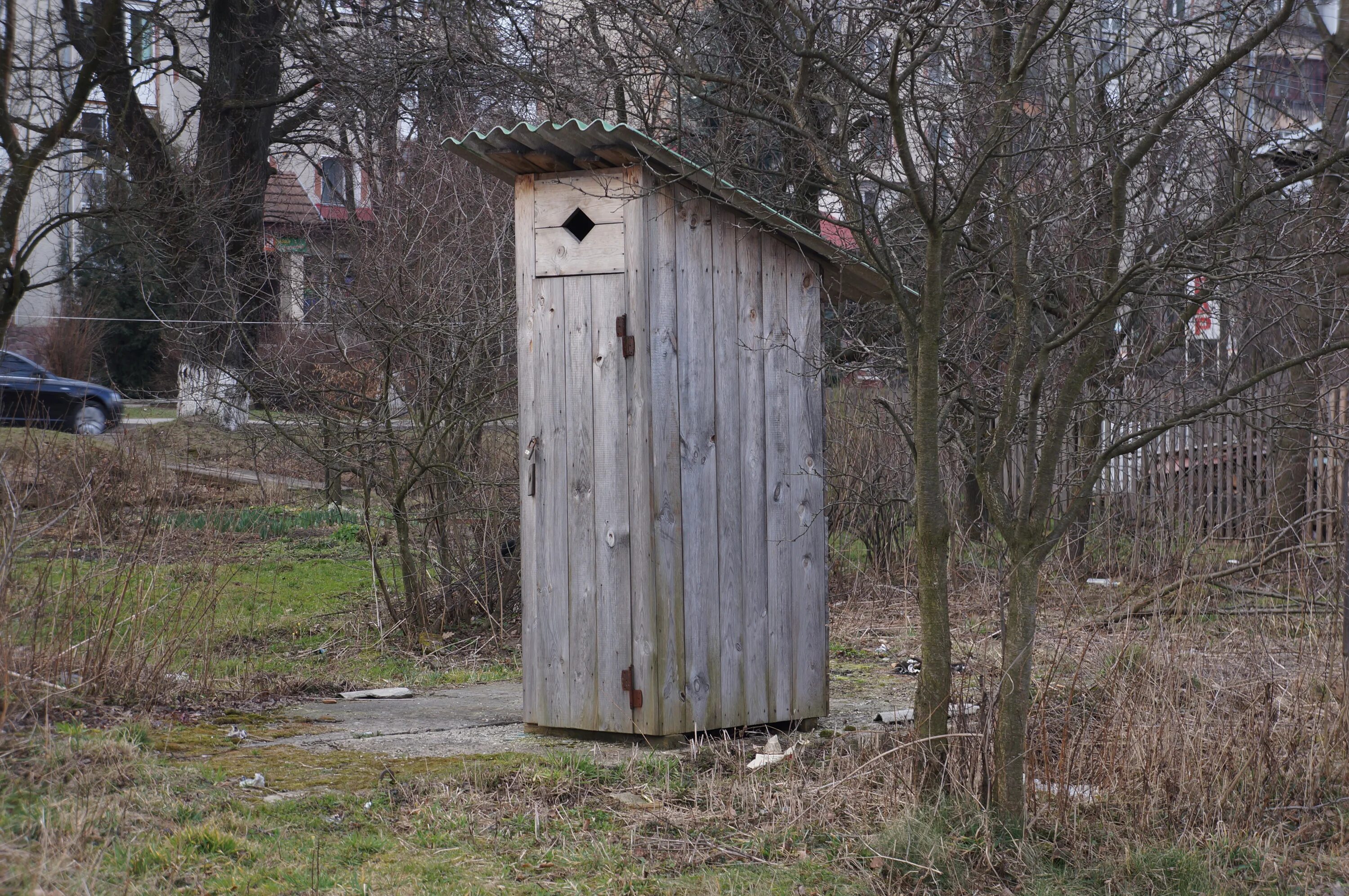 Фото толчка. Сельский туалет. Русский сортир. Деревенский сортир ночью. Деревенский туалет ночью