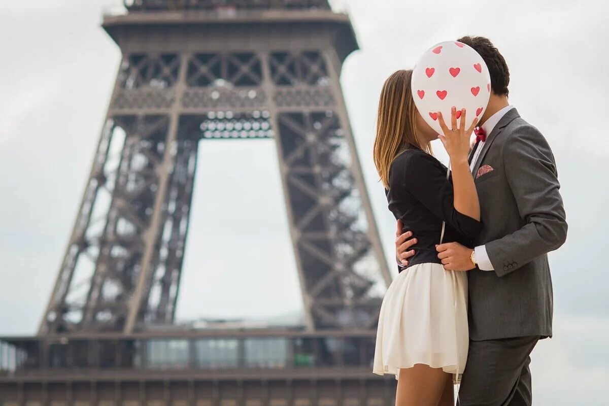 Поцелуй. Французский поцелуй. Франция поцелуй. Француз поцелуй. Встреча французов