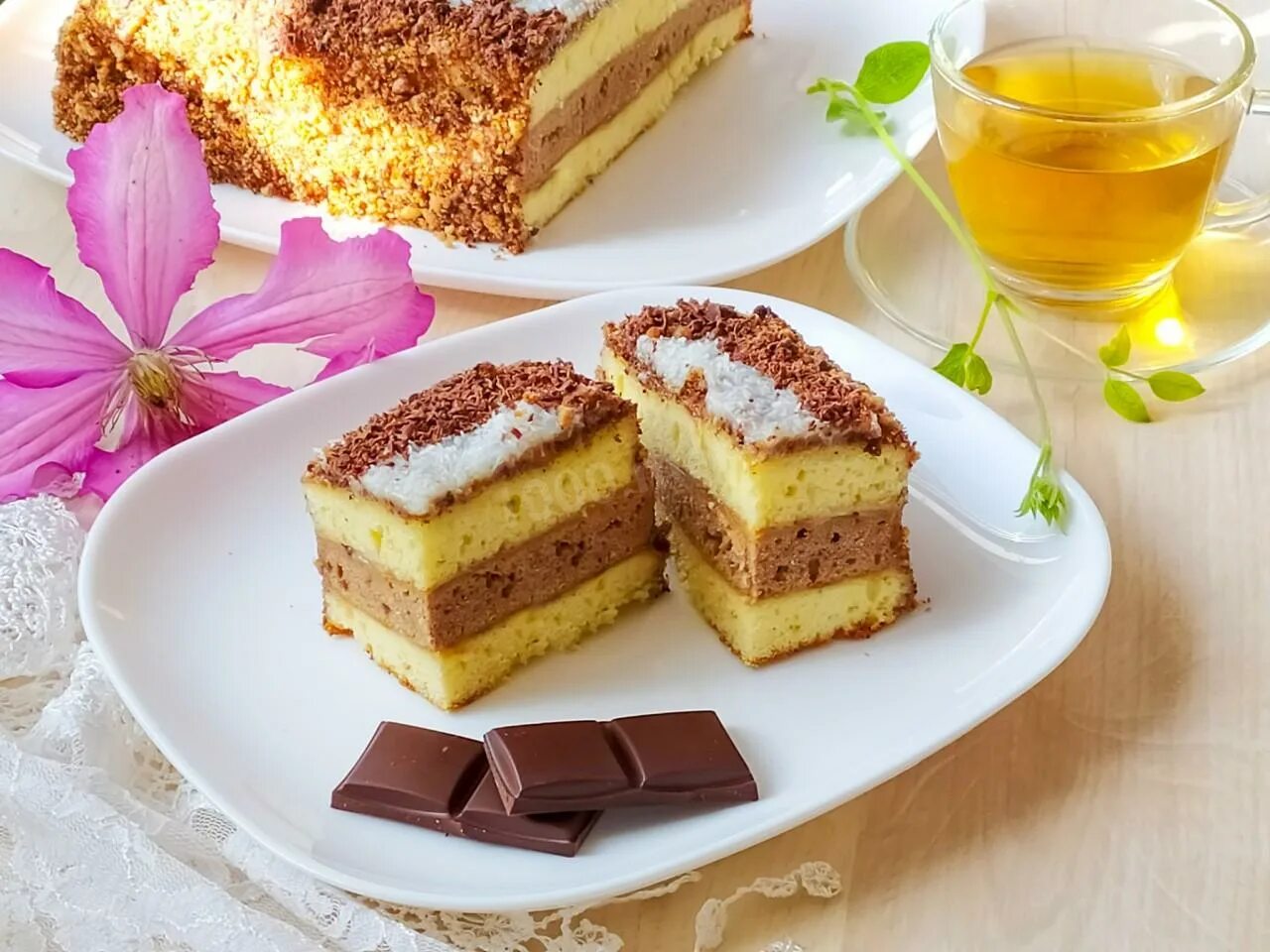 Торт со сгущенном молоке. Пирожное лакомка. торт три молока. пирожное лакомка со сгущенкой. тортик со сгущенным молоком рецепт.