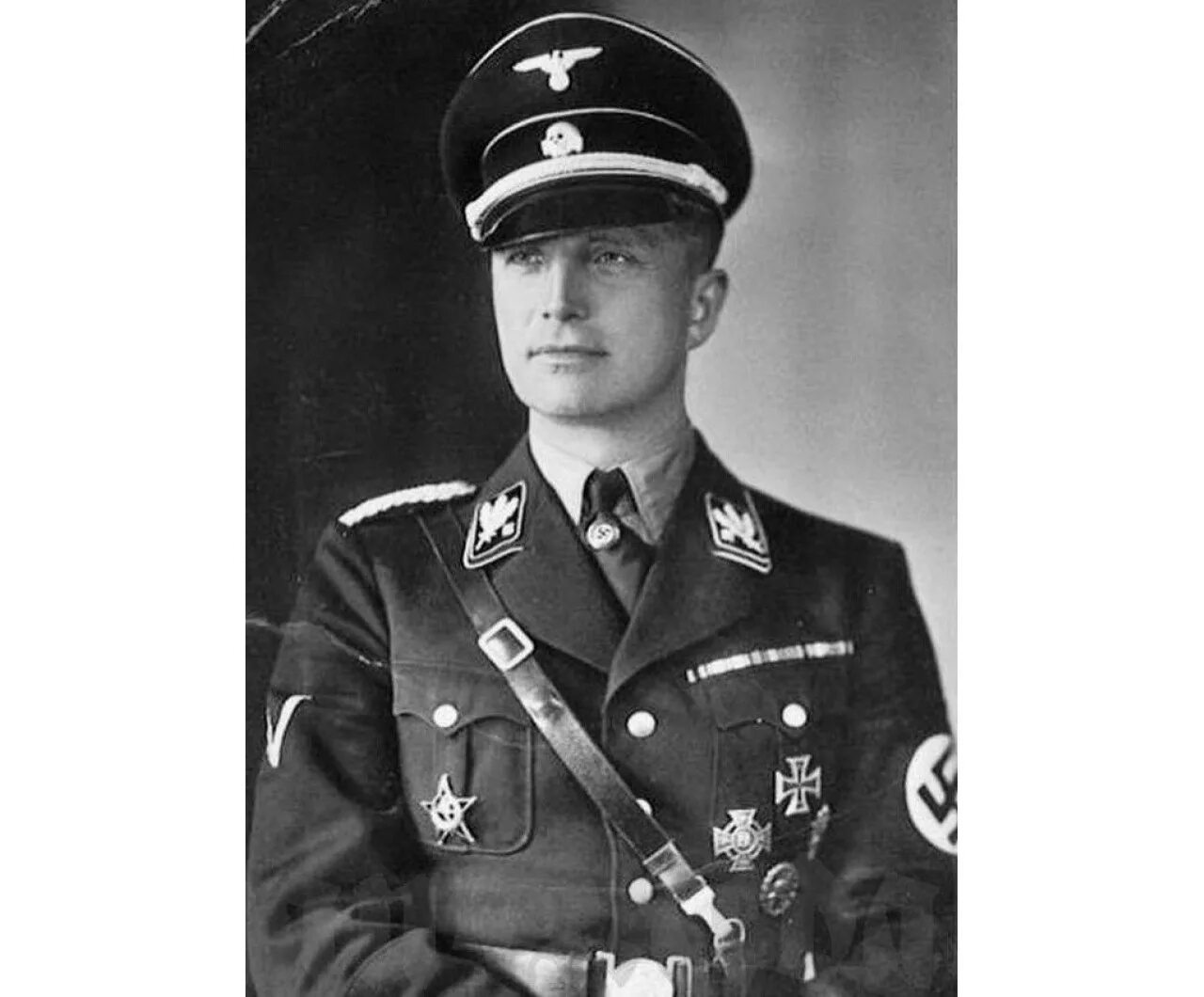 Форма основателя. Пропитанный станом футболка. Врангель петр николаевич родители. Форма основателя. Эдгар поэт.