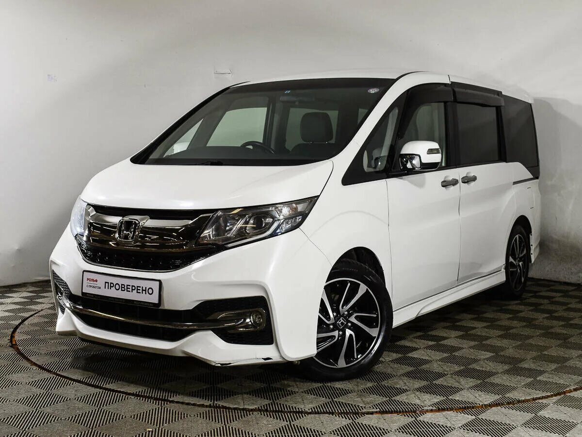 Step wagon. Honda Stepwgn spada 5. Honda Stepwgn 2015. Honda минивэн Stepwgn 2015. Хонда Степвагон спада 2015.