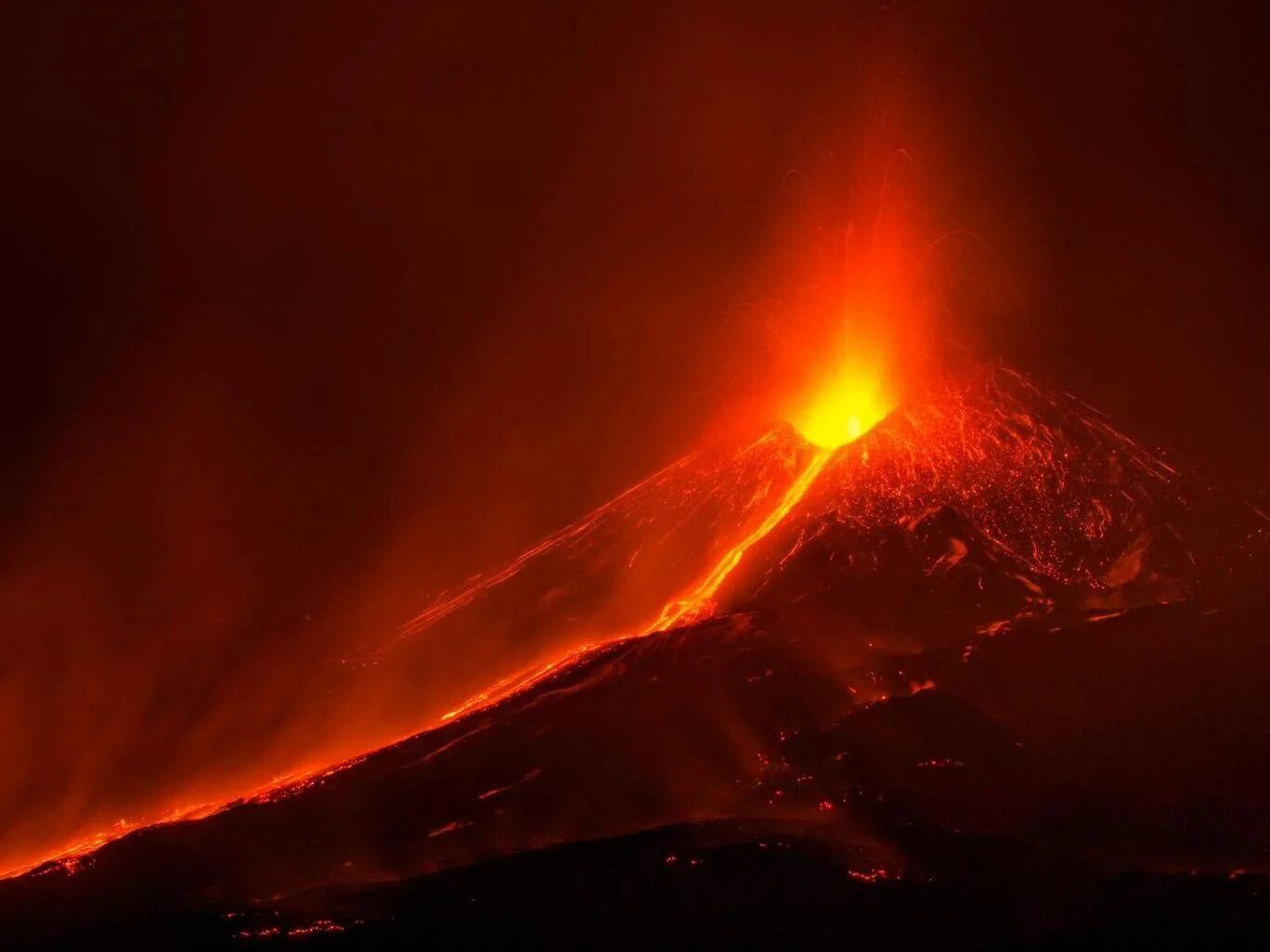 Лава лава персик. Лава вулкана этна. влк этна. вулкан везувий и этна. etna eruption.