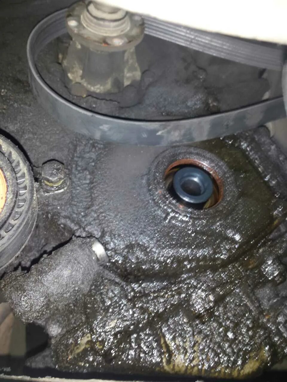 8. Сальник коленвала ваз 2109 задний. Течь заднего сальника коленвала. Задний сальник коленвала опель инсигния 2. Прокладка сальника коленвала заднего qsm11.