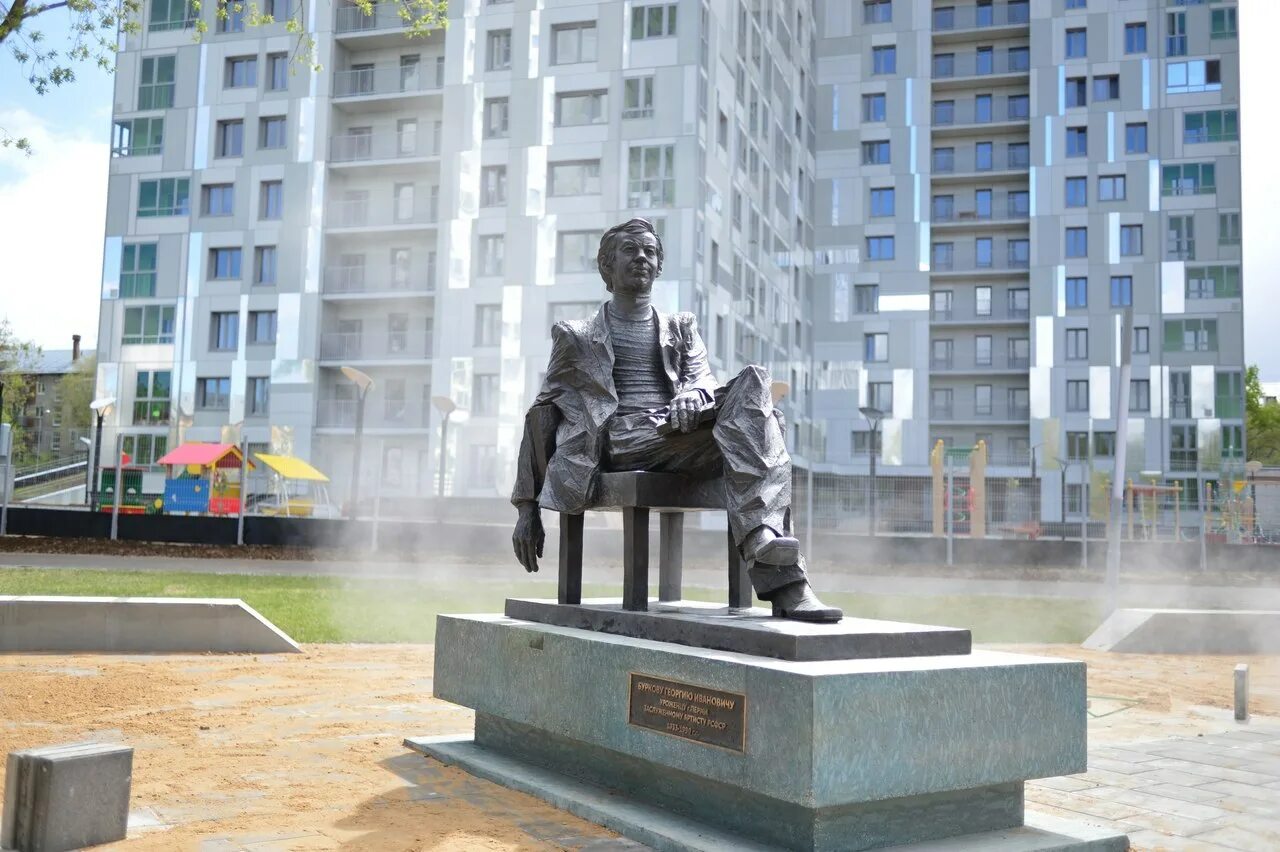 Пермь кг. Памятник георгию буркову в перми. бурков памятник в перми. георгий бурков памятник в перми. сквер им буркова пермь.