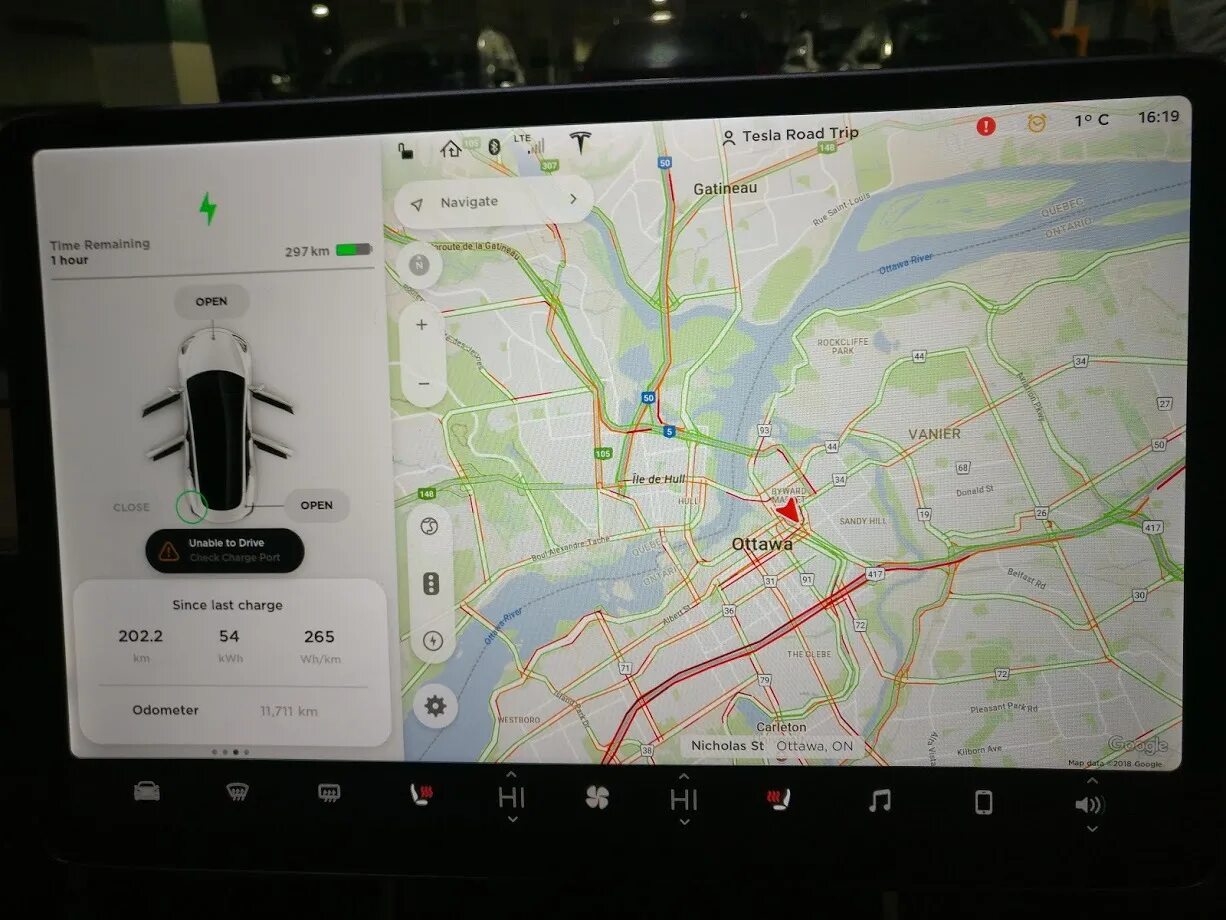 Почему неправильно показывает навигатор. Тесла model s расположение датчиков парктроник. Tesla model s parking sensor. Tesla Rd-200b. Tesla на дороге.