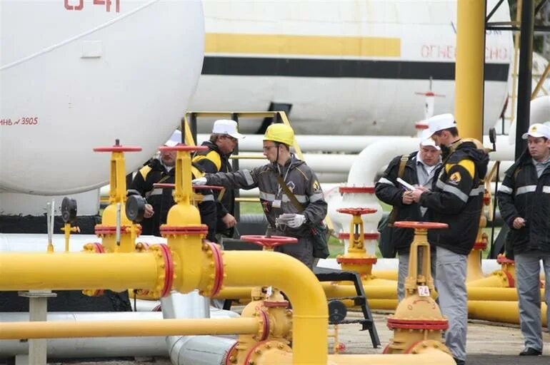 Роснефть работа. Нефтяники роснефть. Нпз самаранефтегаз. Роснефть рабочие. Спецодежда рн юганскнефтегаз.