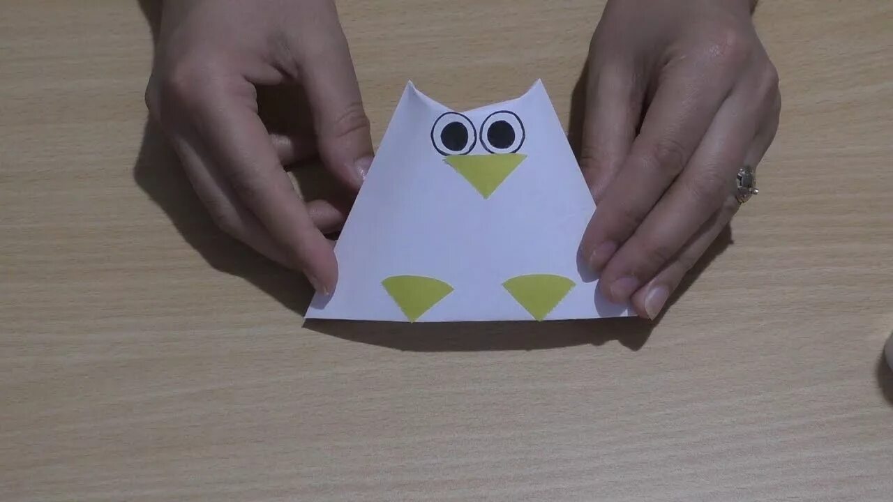Как делать сову руками звук. Сова оригами из бумаги для детей. Совушка оригами для детей. Сова оригами из бумаги для детей простая. Оригами Сова из бумаги легкие для детей.