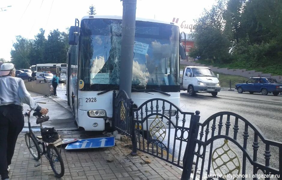 Новости сергиева посада подслушано. ДТП автобуса Сергиев Посад. ДТП С автобусом в Сергиевом Посаде. Сегодняшняя авария с автобусом в Сергиевом Посаде. Аварии с автобусом а Сергиевом Посаде.